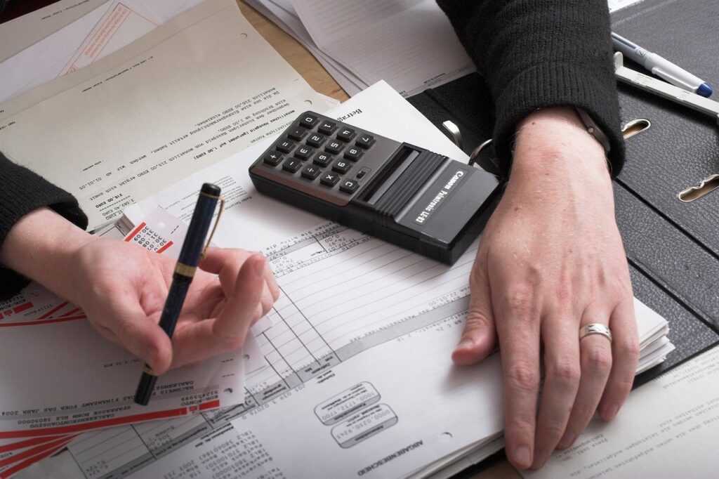 ケーキピック製造におけるポジティブリスト制度への対応